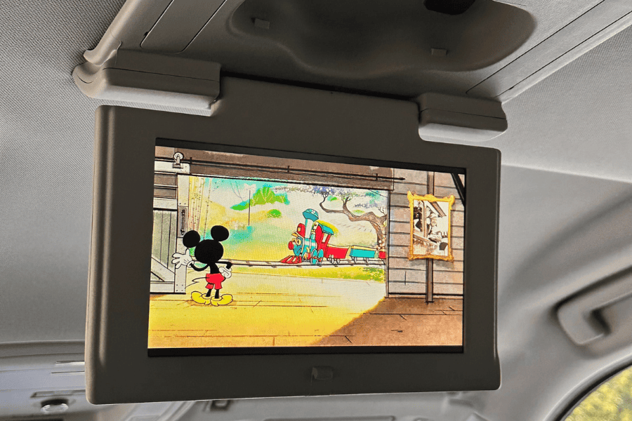 Disney Minnie Van cartoon screen